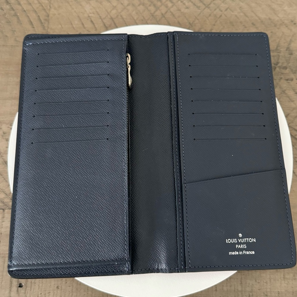 Louis Vuitton Red Taiga Leather Brazza Wallet - Picture 14 of 15